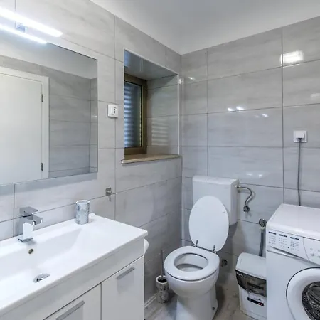 アパート Erin By Rent Istria ウマグ